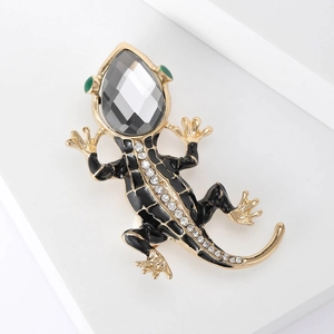 Fashionable golden lizard brooch pin with grey gemstone and white diamonds for men