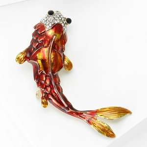 Exquisite Koi-Fisch Brosche mit roter Emaillierung und funkelnden Kristallakzenten in Gold