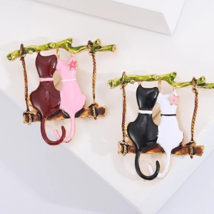 Mignonne Broche Couple de Chats sur Balançoire en Alliage d'Émail pour Femmes Bijoux de Mode Animalière