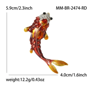 Rote Emaille Koi Fisch Brosche mit Kristallbesatz und Produktabmessungen