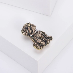 Detailansicht der Bulldoggen-Brosche mit Champagner-Strass und Vintage-Gold-Basis