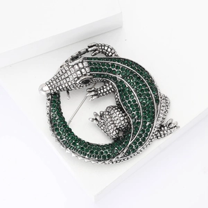 Creative silver alloy crocodile brooch with sparkling green rhinestones for suits