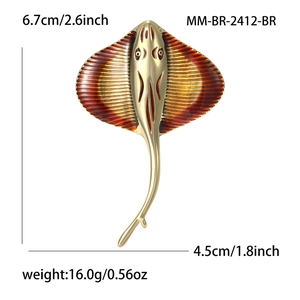 Golden manta ray brooch with reddish-brown enamel detailing and size dimensions
