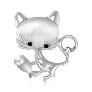 Broche chat en argent avec opale blanche et strass brillants pour vêtements de femme