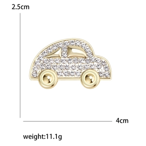 Spilla auto dorata con cristalli bianchi, dimensioni 4x2,5cm, peso di 11,1g