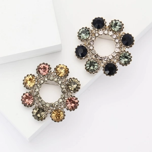 Vintage Alloy Rhinestone Wreath Brooch For Women Elegant Flower Round Breastpin For Coat Shawl Accessories Jewelry