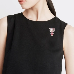 Broche tigre du zodiaque étincelante avec strass et émail rouge sur vêtement