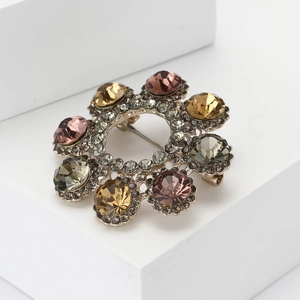Elegant vintage alloy wreath brooch with colorful rhinestones for women's suits