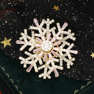 Luxurious Rotating Zirconia Snowflake Brooch Gold Plated Copper Double Layer Snowflake Pin For Women Suit Accessory Wedding Christmas Jewelry Gift