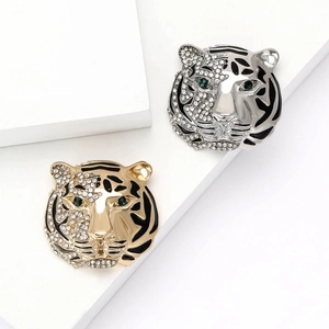 Exquisite Alloy Rhinestone Tiger Head Brooch For Men Vintage Animal Shield Pins Suit Cardigan Corsage Accessories Jewelry Gift