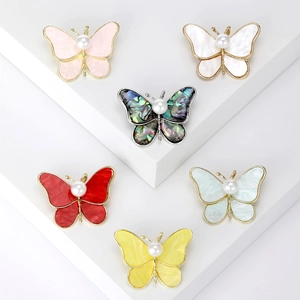 Elegant Alloy Butterfly Brooch Pin For Women With Faux Pearl Inlay Enamel Wings Fashion Suits Dress Corsage Jewelry Accessories