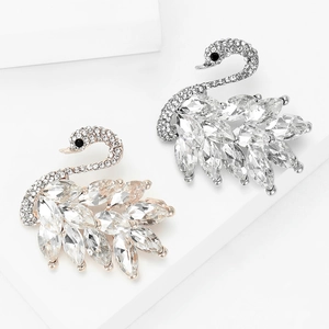 Elegant swan brooches in rose gold and silver finishes with sparkling crystal wings