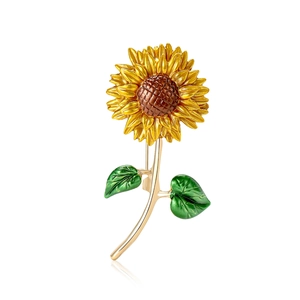 Broche tournesol artistique en émail jaune avec feuilles vertes sur une base dorée