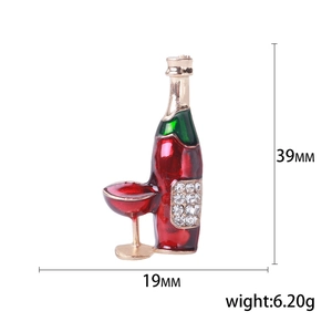 Broche élégante bouteille de vin et verre avec strass brillants et émail rouge