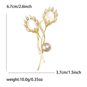 Broche tulipe dorée élégante avec nacre blanche et perle violette, taille 6,7cm x 3,7cm