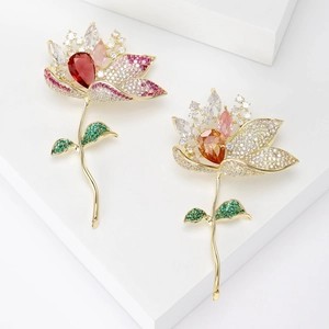Élégante Broche Fleur de Lotus Dégradée pour Femmes en Cuivre Incrusté de Zirconia Épingle Florale pour Costumes Bijoux