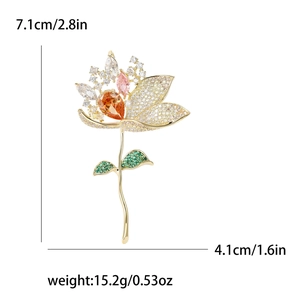Élégante broche lotus en zircon dégradé avec métal doré et pétales de pierres précieuses