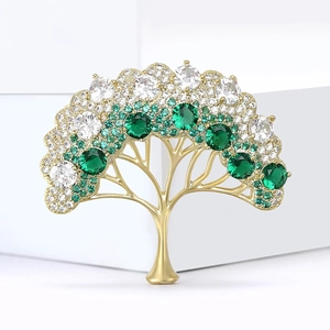 Broche arbre de vie dorée avec cristaux de zircone cubique verts et blancs raffinés