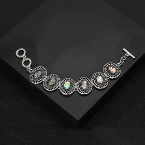 Vintage Luxury Palace Style Alloy Abalone Shell Bracelet For Women Iridescent Shell Filigree Hollow Bracelet Jewelry Gift