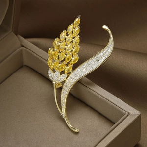 Élégante broche en épi de blé en cuivre plaqué or avec pierres de zircone jaune éclatantes