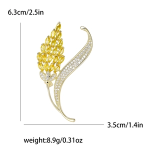 Broche épi de blé dorée avec zircons jaunes et cristaux, dimensions de 6,3 cm x 3,5 cm