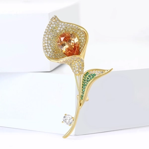 Broche élégante calla en or avec pierre gemme orange et zircons cubiques scintillants