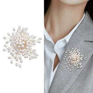 Elegante spilla a stella con perle fatte a mano su filo dorato per abiti da donna