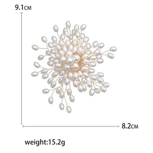 Spilla a fiore con perle fatta a mano per donna, elegante accessoire di 9,1 cm di larghezza