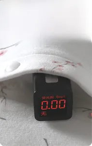 Détail du body floral pour bébé avec boutons-pression et test sans fluorescence