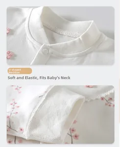 Détails du col en U avec boutons-pression et broderies sur body en coton pour bébé