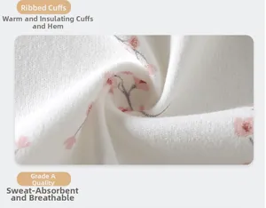 Détail macro du tissu en coton doux de classe A avec imprimé fleuri et bords-côtes