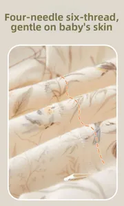 Détail de couture sans friction sur barboteuse en coton pour bébé avec motifs