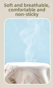 Détail montrant la haute respirabilité du tissu en coton doux avec motif floral