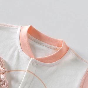 Body bébé en coton avec col rond côtelé doux et bouton décoratif en nœud chinois