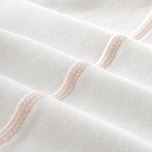 Body bébé en coton blanc doux avec bordure rose ondulée pour nouveau-nés