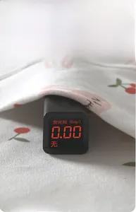 Gros plan du tissu en coton pour bébé montrant un test de fluorescence à 0,00