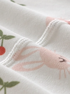 Barboteuse épaisse pour bébé en coton avec motifs lapins roses et coutures précises