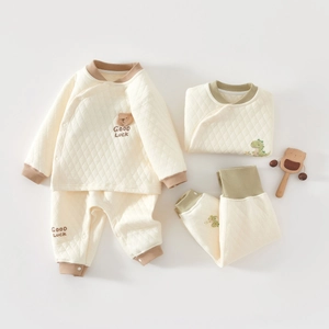 Quilted thermal baby pajama set with high waist and cartoon embroidery in beige