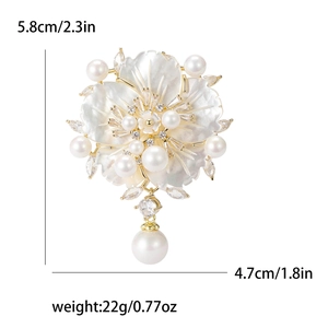 Broche fleur de luxe en zircon avec nacre et pendentif perle, taille 5,8 cm sur 4,7 cm