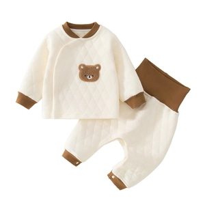 Ensemble thermique matelassé pour nouveau-né avec décoration d'ours brun mignon
