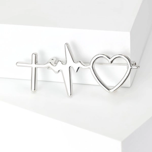 Broche minimaliste argentée croix et battement de cœur pour costumes et pulls