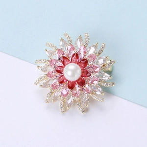 Élégante Broche Fleur en Cuivre Plaqué Or Avec Zircone et Künstliche Perle pour Femmes Broche Florale 3D Rayonnante pour Mariage Banquet Fête Bijoux