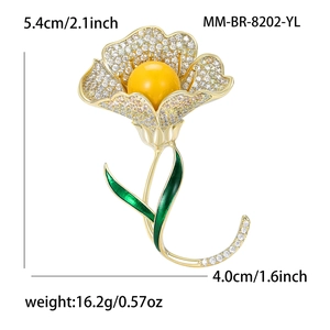 Élégante broche camélia dorée avec perle jaune et cristaux pour femmes stylées