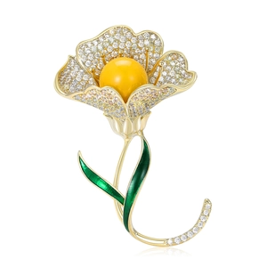 Élégante Broche Fleur de Camélia en Cuivre Plaqué Or pour Femme Avec Zirconia et Perle Artificielle Épingle en Émail Vert