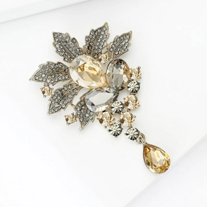 Luxurious vintage leaf brooch with crystal rhinestones and amber pendant on gold base