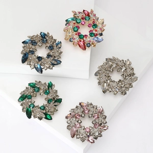 Vintage Baroque Alloy Rhinestone Flower Wreath Brooch For Women Elegant Crystal Botanical Garland Lapel Pin Jewelry Gift