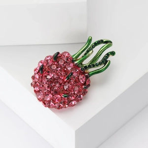 Schicke Drachenfrucht-Brosche mit rosa Strasssteinen und grünen Emaille-Blättern