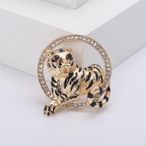 Eleganter Gold-Tiger-Brosche mit Emaille und Kristallring für Damen-Bekleidung