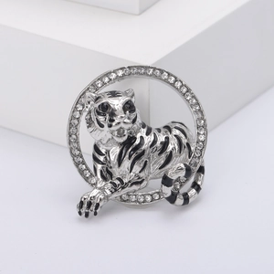 Vintage-Tiger-Brosche aus Silber mit funkelnden Strasssteinen und schwarzen Emaille-Streifen