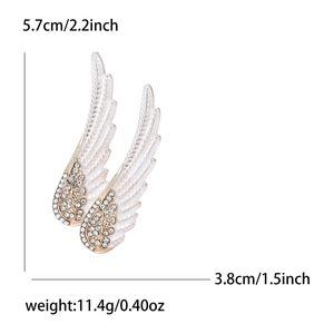 Broche ailes d'ange tendance en émail avec cristaux et bordure en métal doré